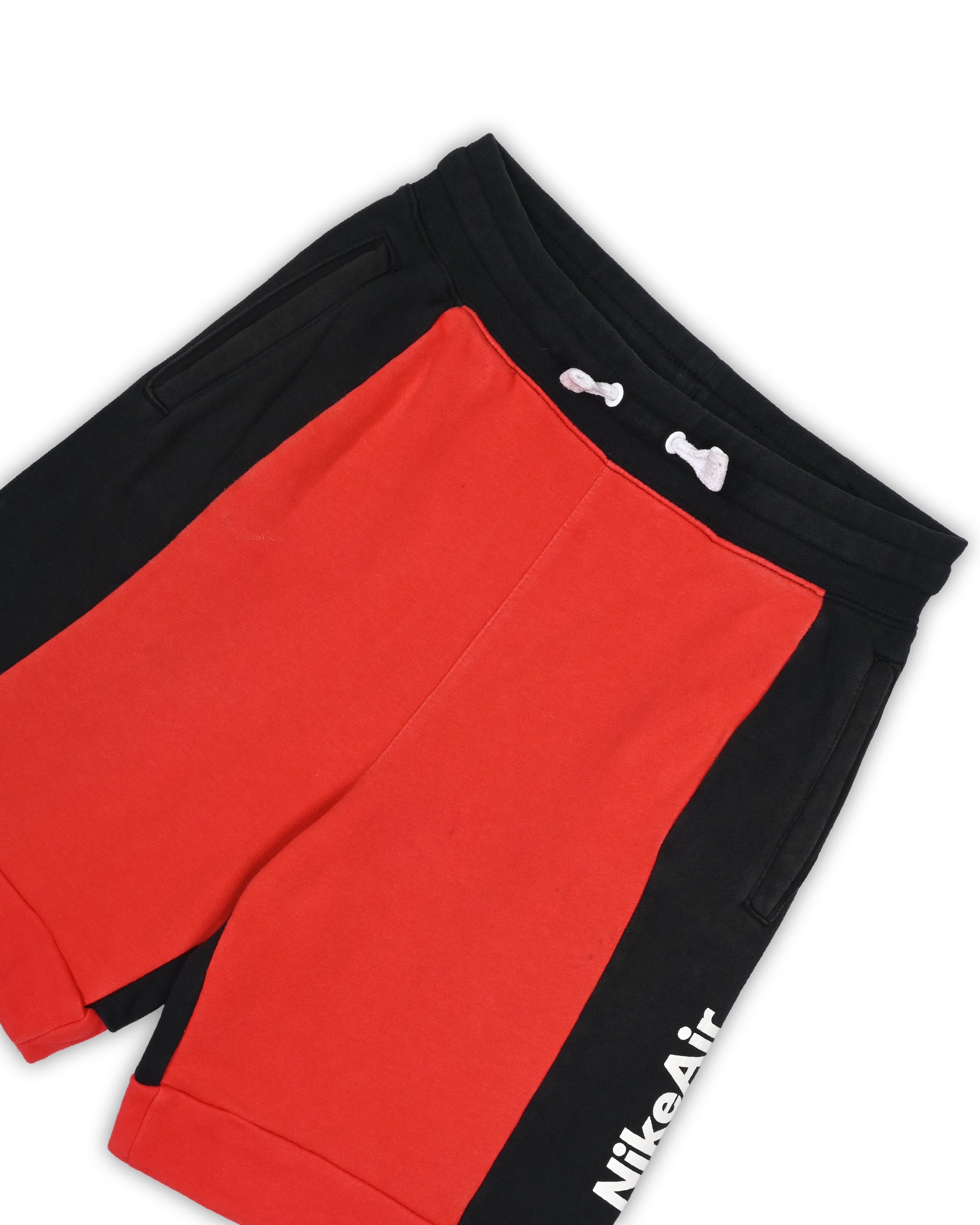 NIKE SHORTS - L